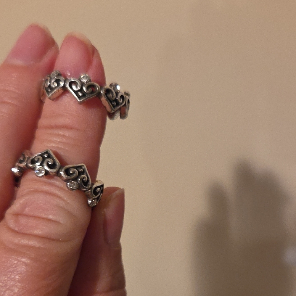 Elegant Silver Heart Ring - Picture 2 of 3